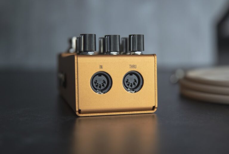 取扱終了】MAKO Series: ACS1 Amp + Cab Simulator | WALRUS AUDIO
